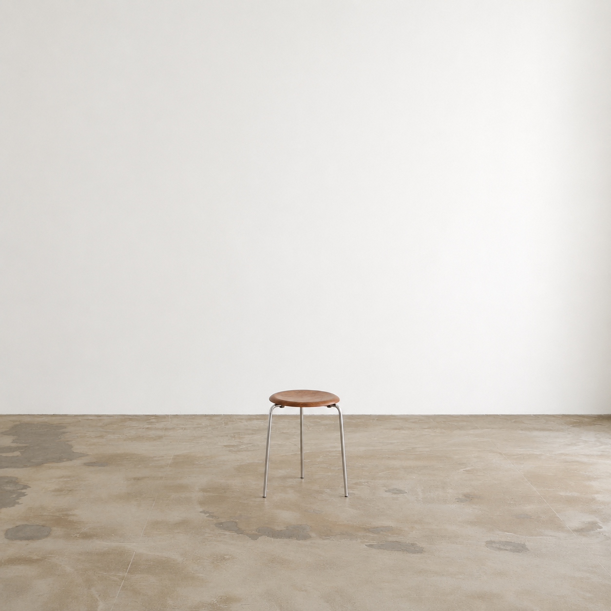 Dot "3170" stool by Arne Jacobsen for Fritz Hansen