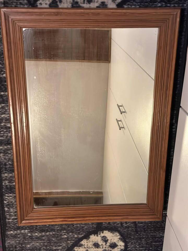 Large mirror H 77.5 cm Width 54.5 cm Thickness 5 cm