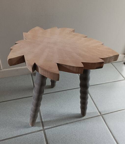 Solid wood stool with tripod legs, Aero-gummed leaf dp 0124001