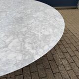 Original round dining table Knoll Tulip (152cm) Carrara