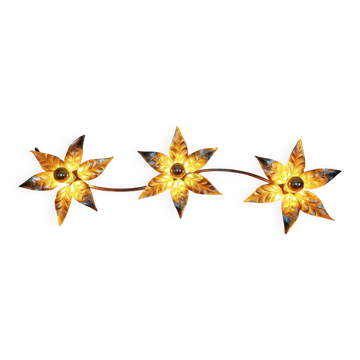 Large floral wall sconce in brass and gilded metal, Willy Daro, 1970.