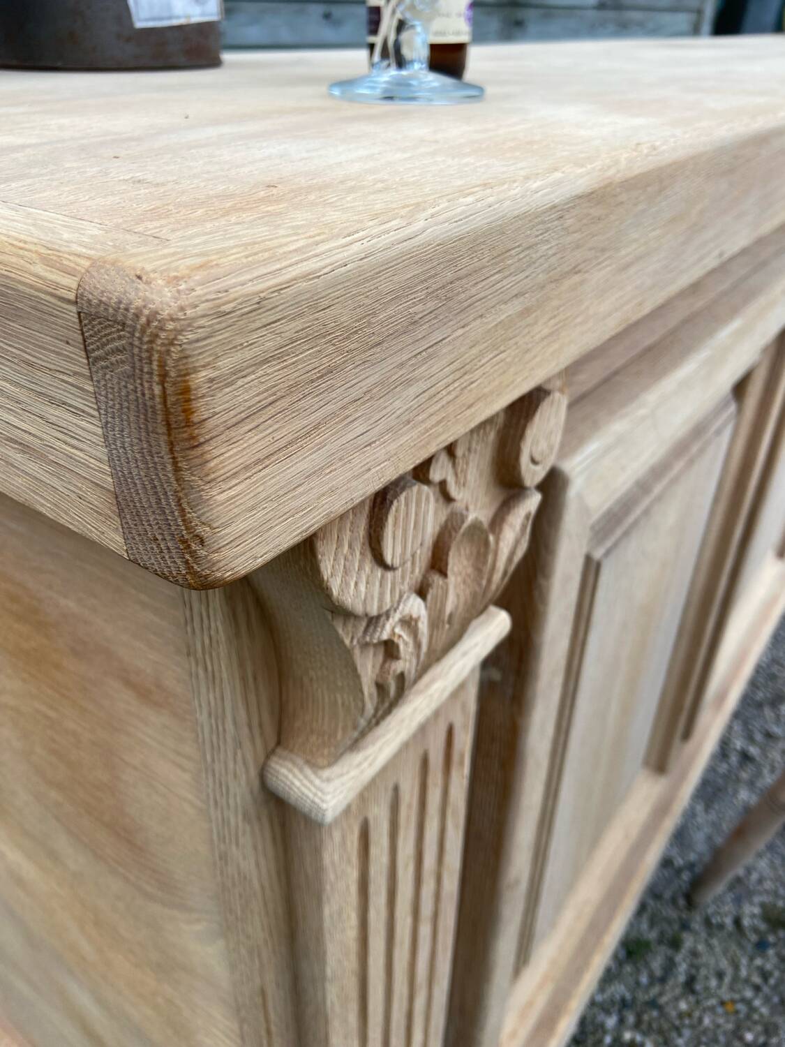 Bar / counter in raw wood