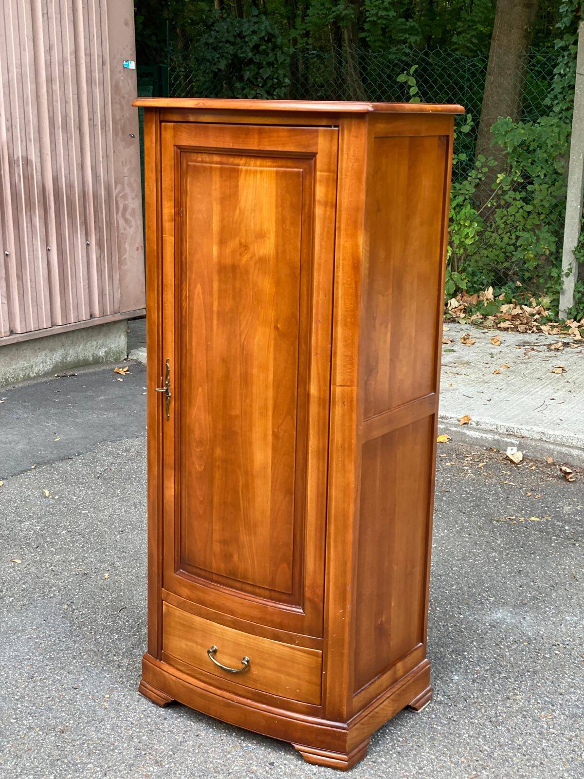 19th century Provençal wardrobe in solid wood