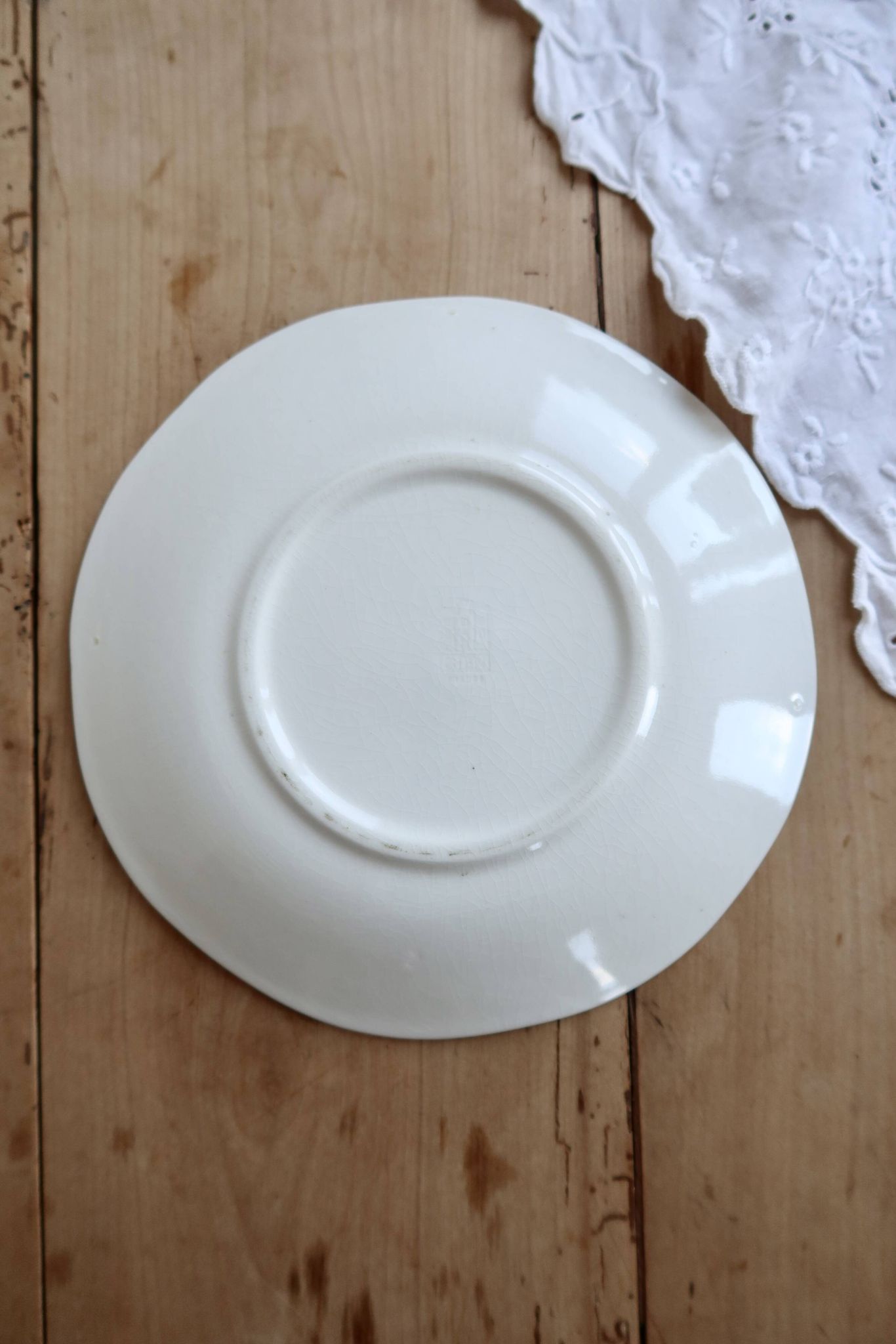 Vintage Gien plate – Ivory earthenware with romantic blue decoration