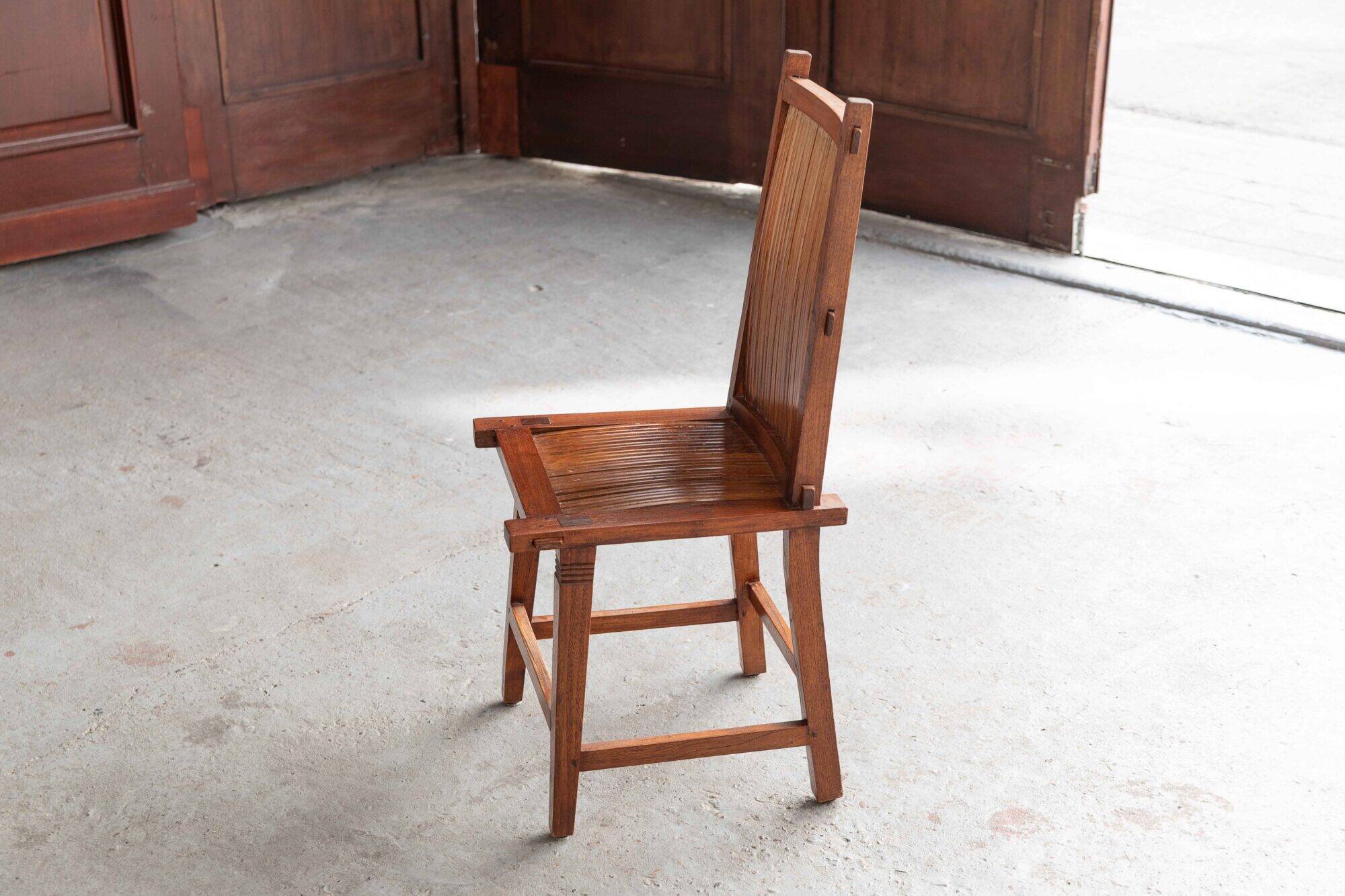 Chaises latérales javanaises