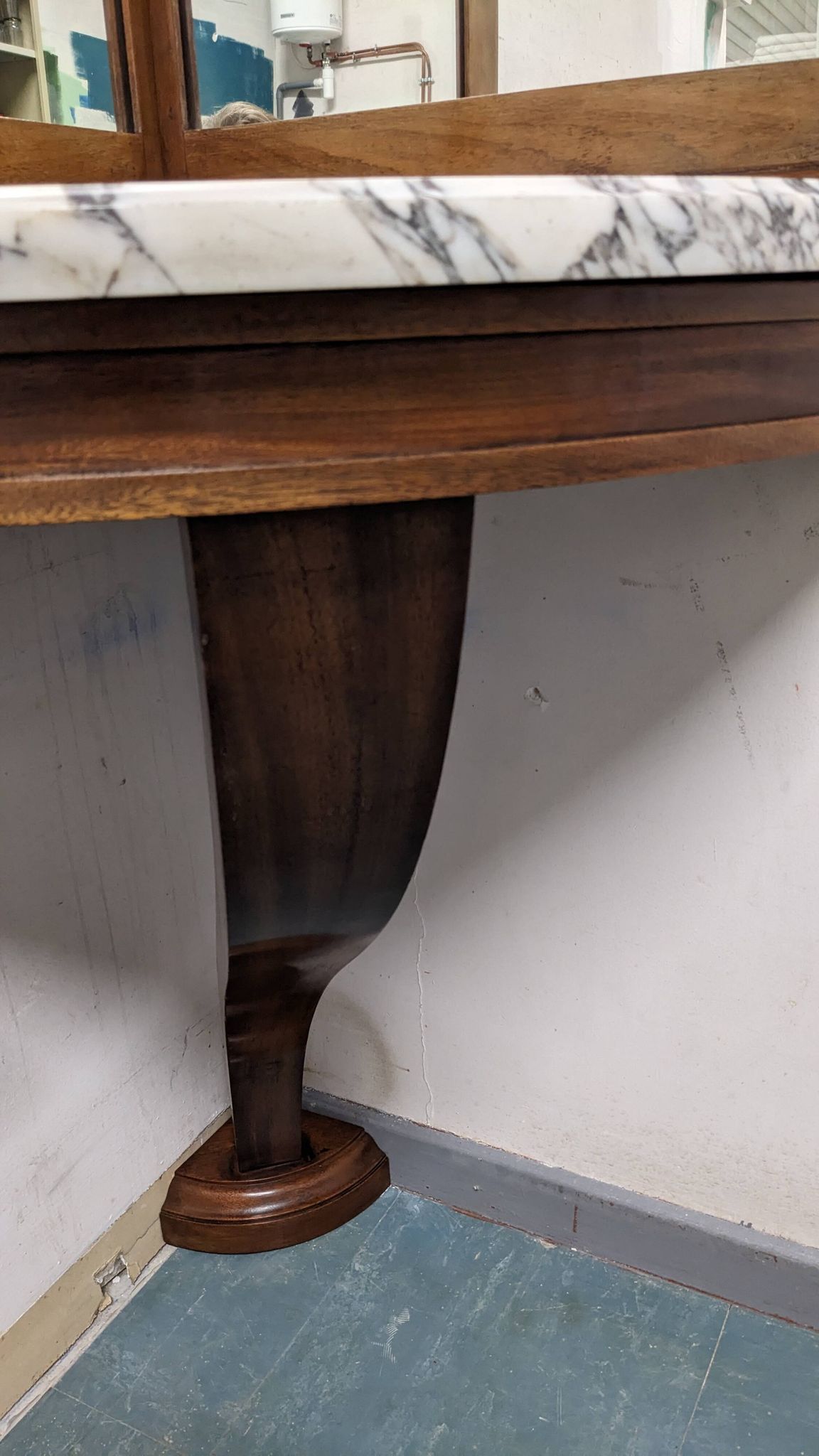 Console d'angle et son miroir Art déco en noyer, France vers 1920