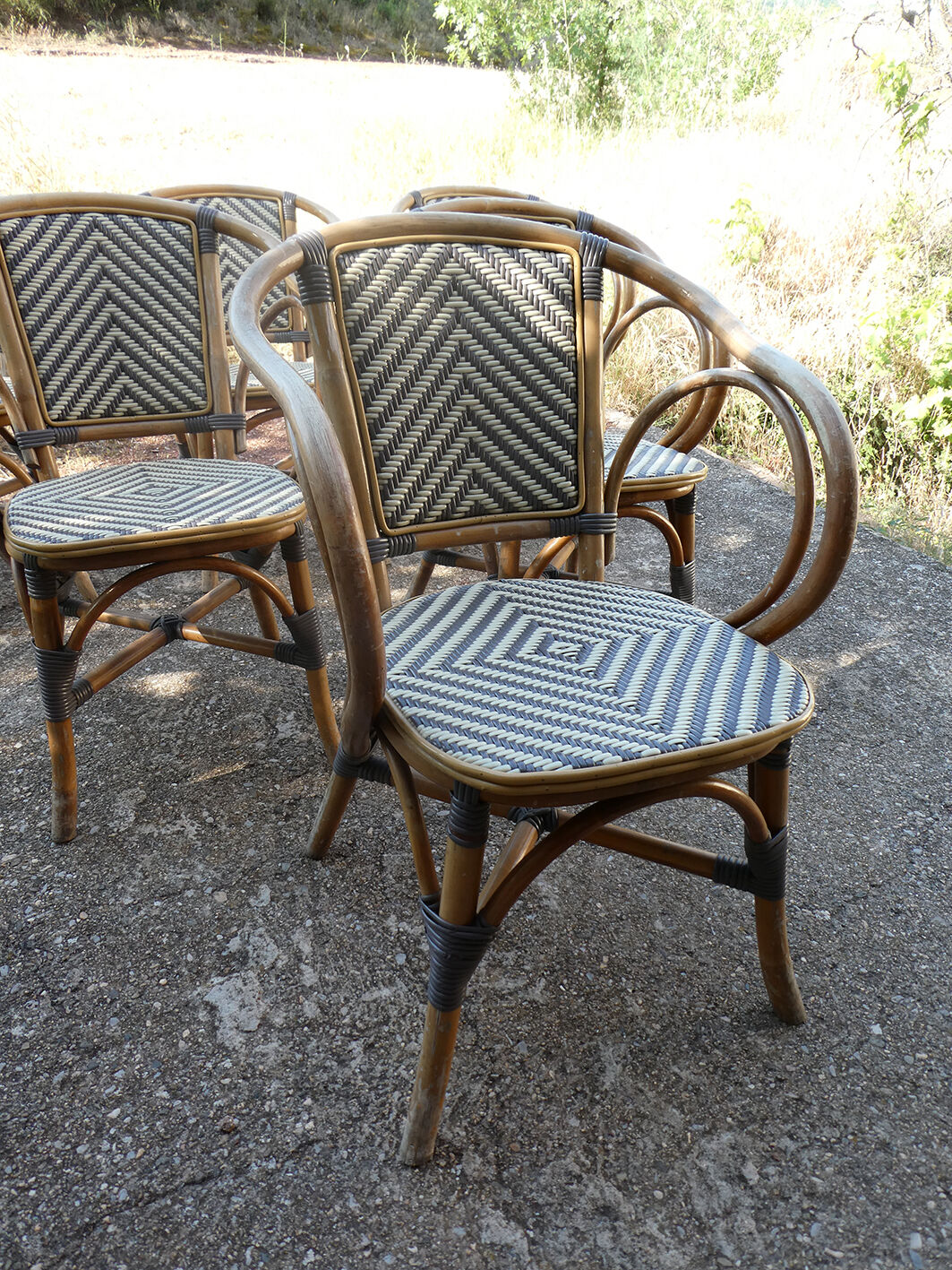 Ensemble de 6 fauteuils bistrot de terrasse en rotin type "parisienne".