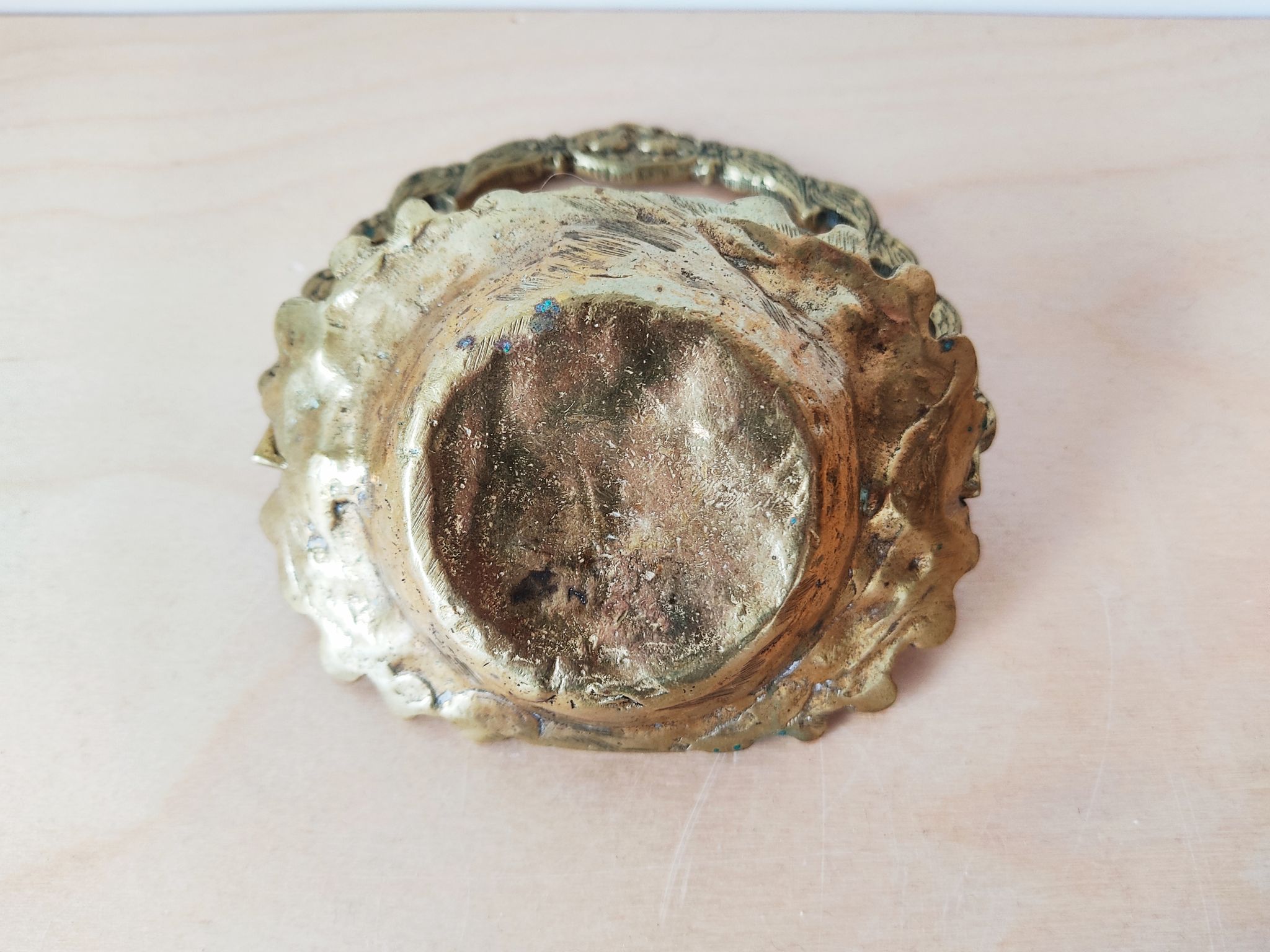 Empty bronze basket pocket with gallant stage décor