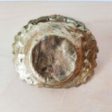 Empty bronze basket pocket with gallant stage décor