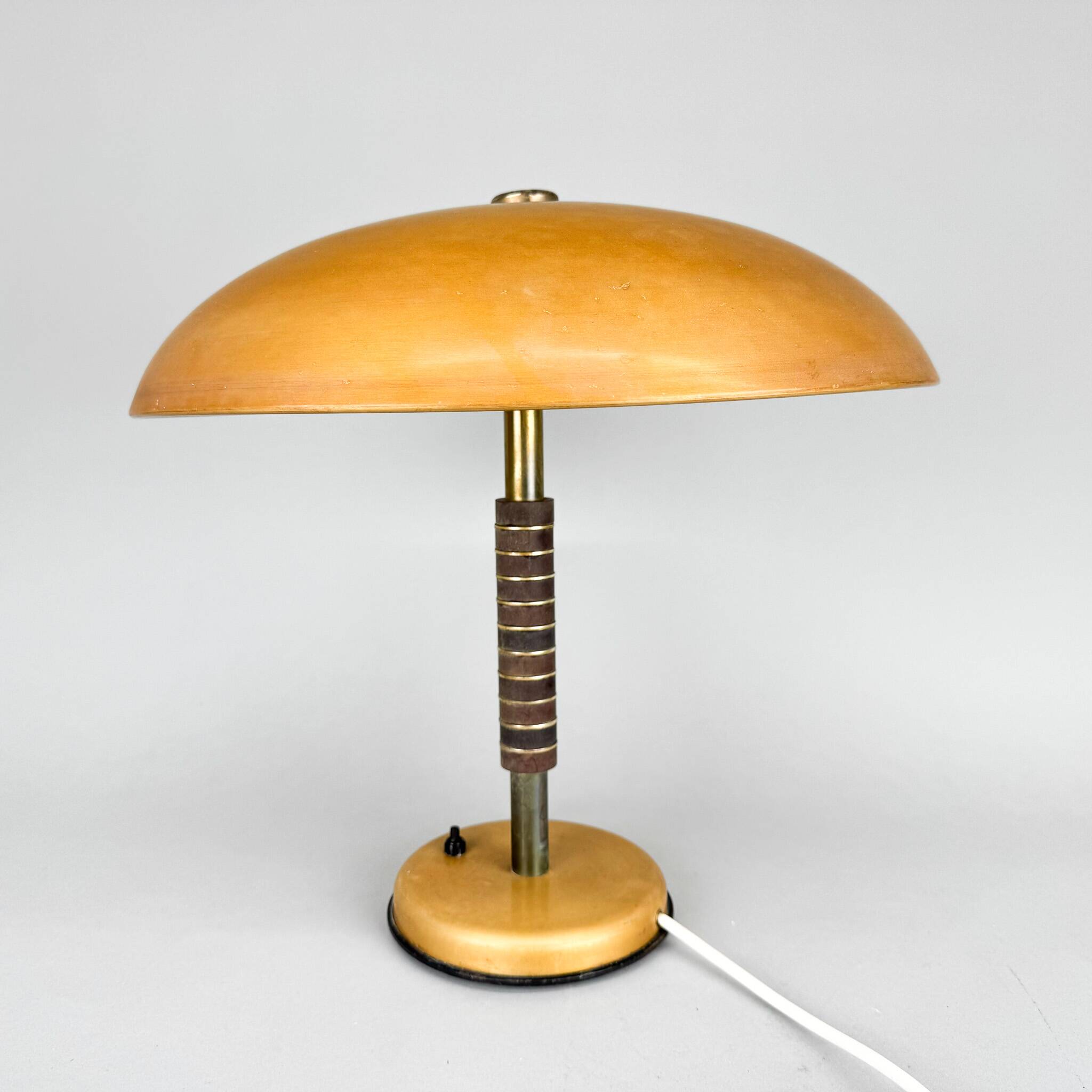 Lampe de table vintage Bauhaus en métal et bakélite