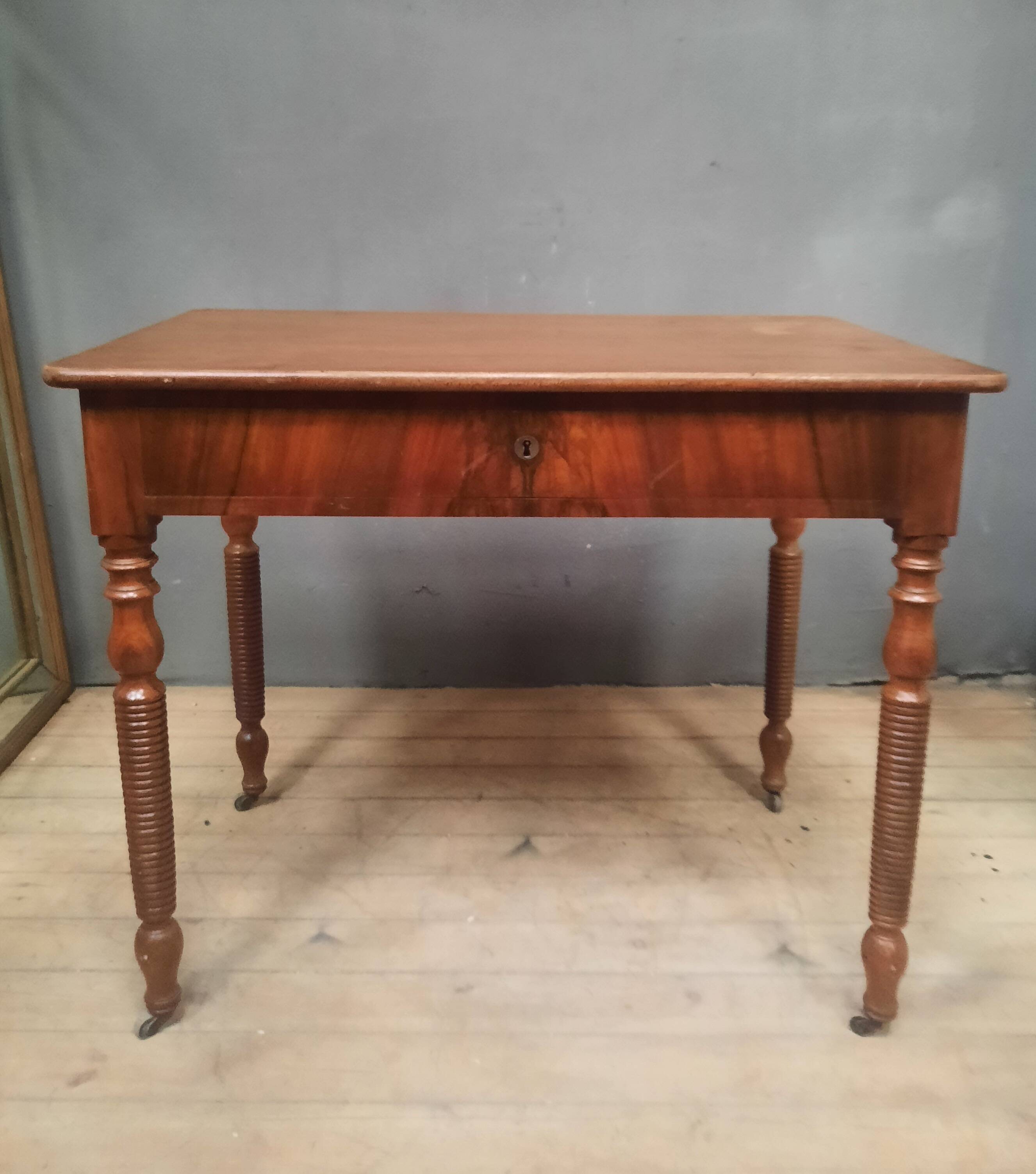 Table burreau Louis Philippe