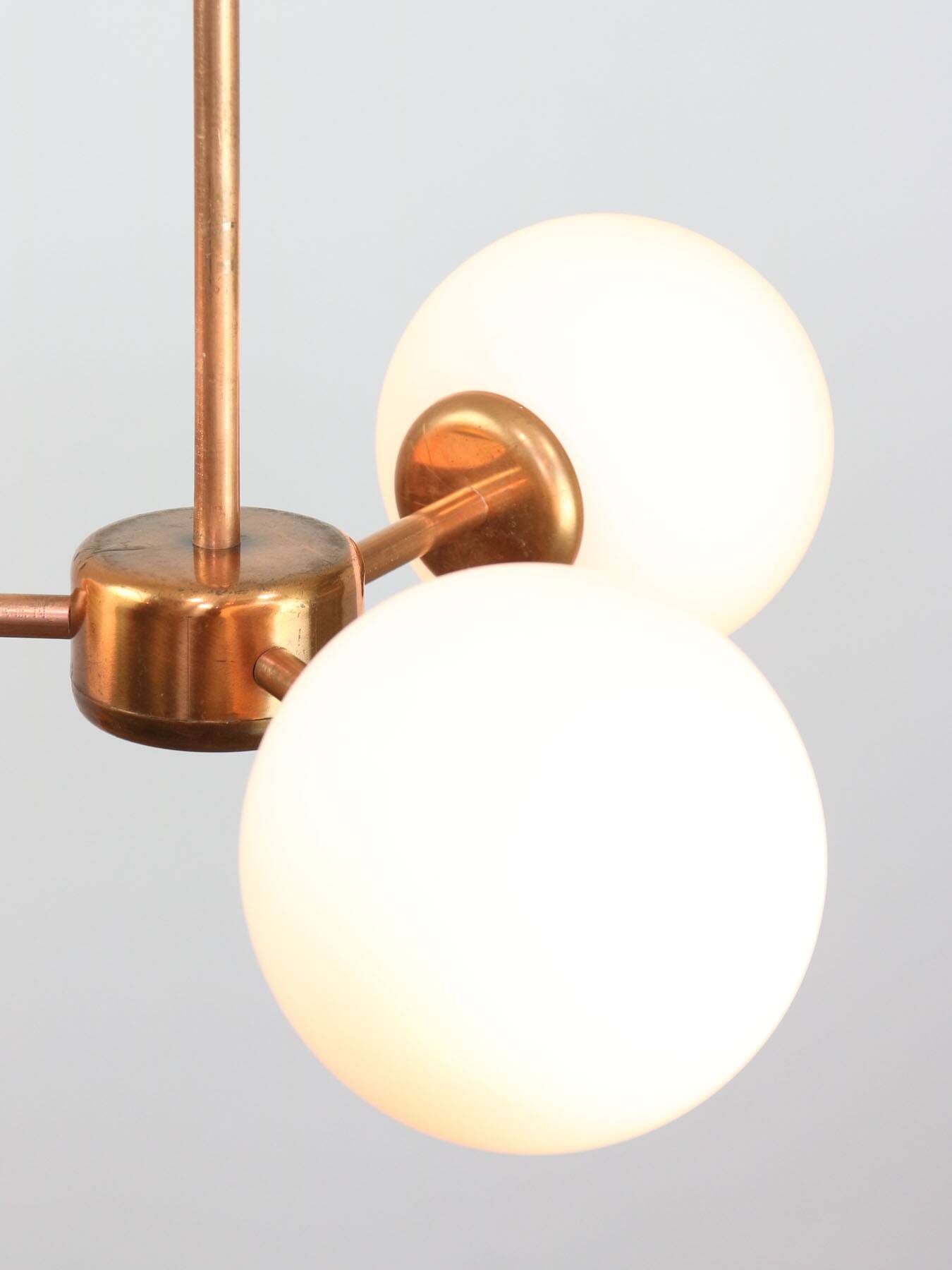 Mid-Century Modern Italian Chandelier in Copper and Opaline Glass, 1960s