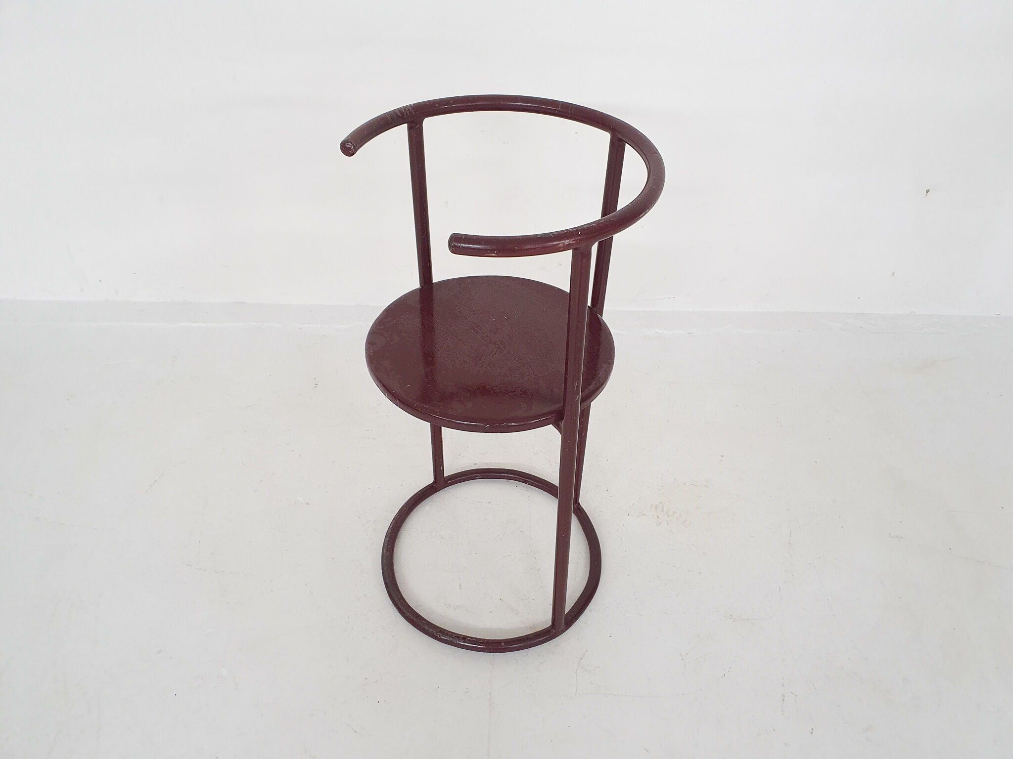 Bordeaux red metal circle Bauhaus style chair