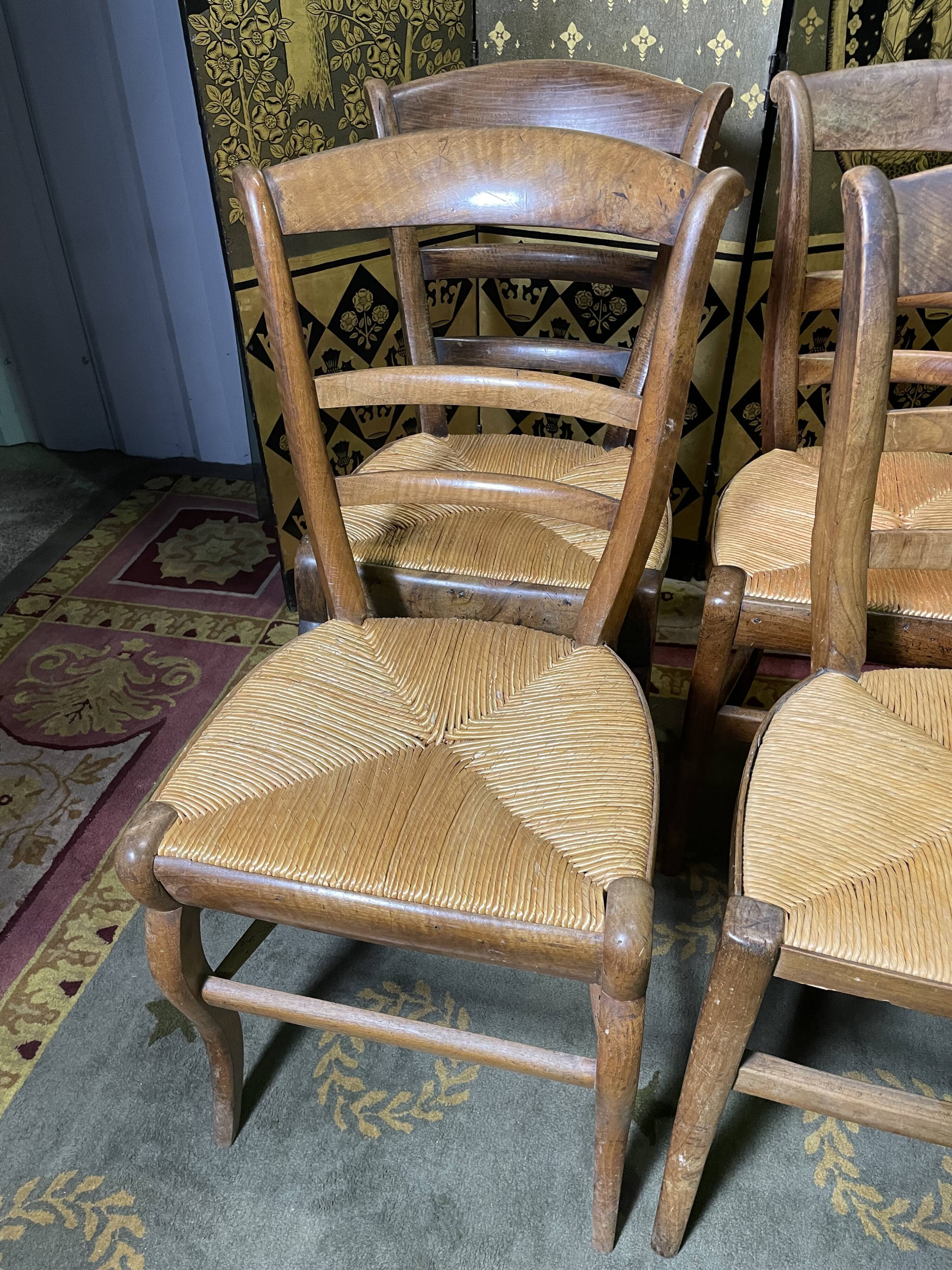 Suite of 12 rustic mulched chairs