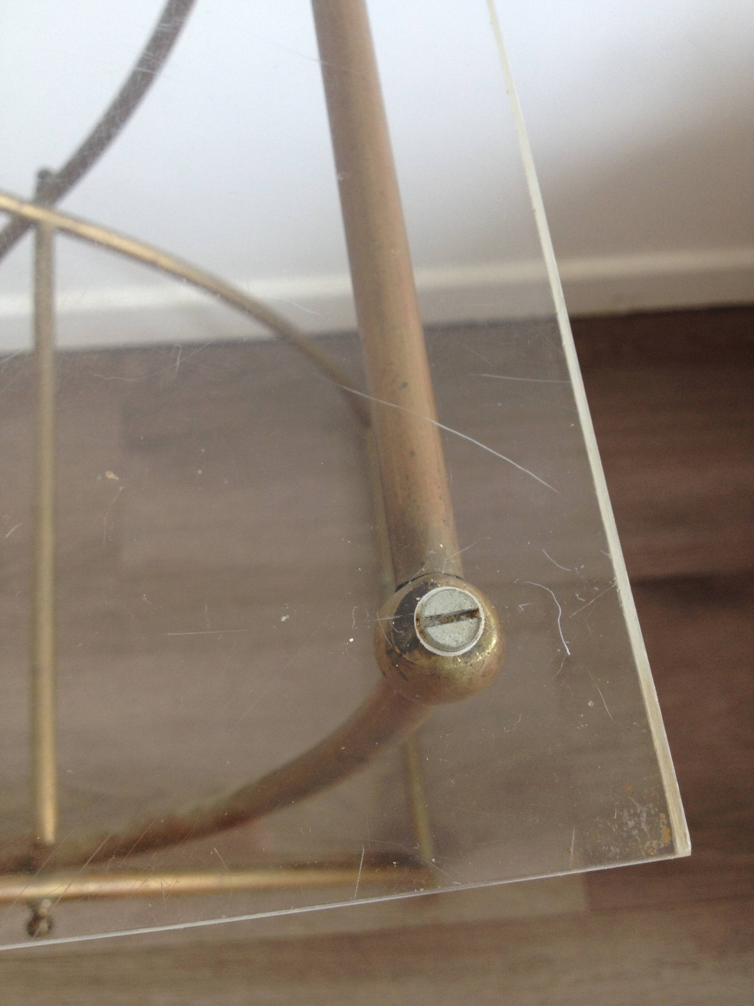 Table d'appoint laiton et plexiglass vintage