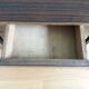 Table de chevet bout de canapé style moderniste formica et métal laqué noir