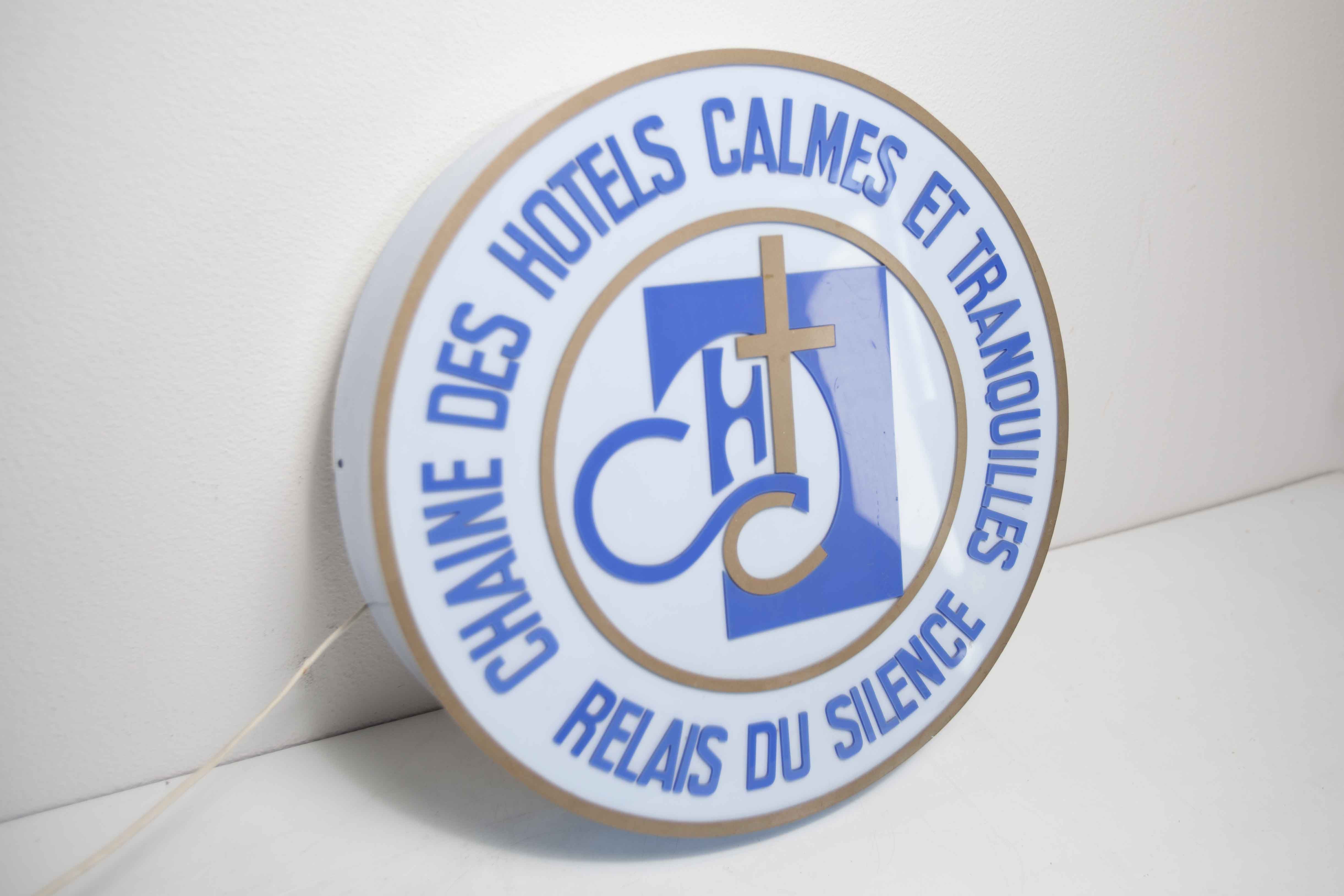 Round blue luminous sign 1970 relay of silence, quiet and quiet hotel