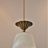 Suspension in striated glass and gilded metal