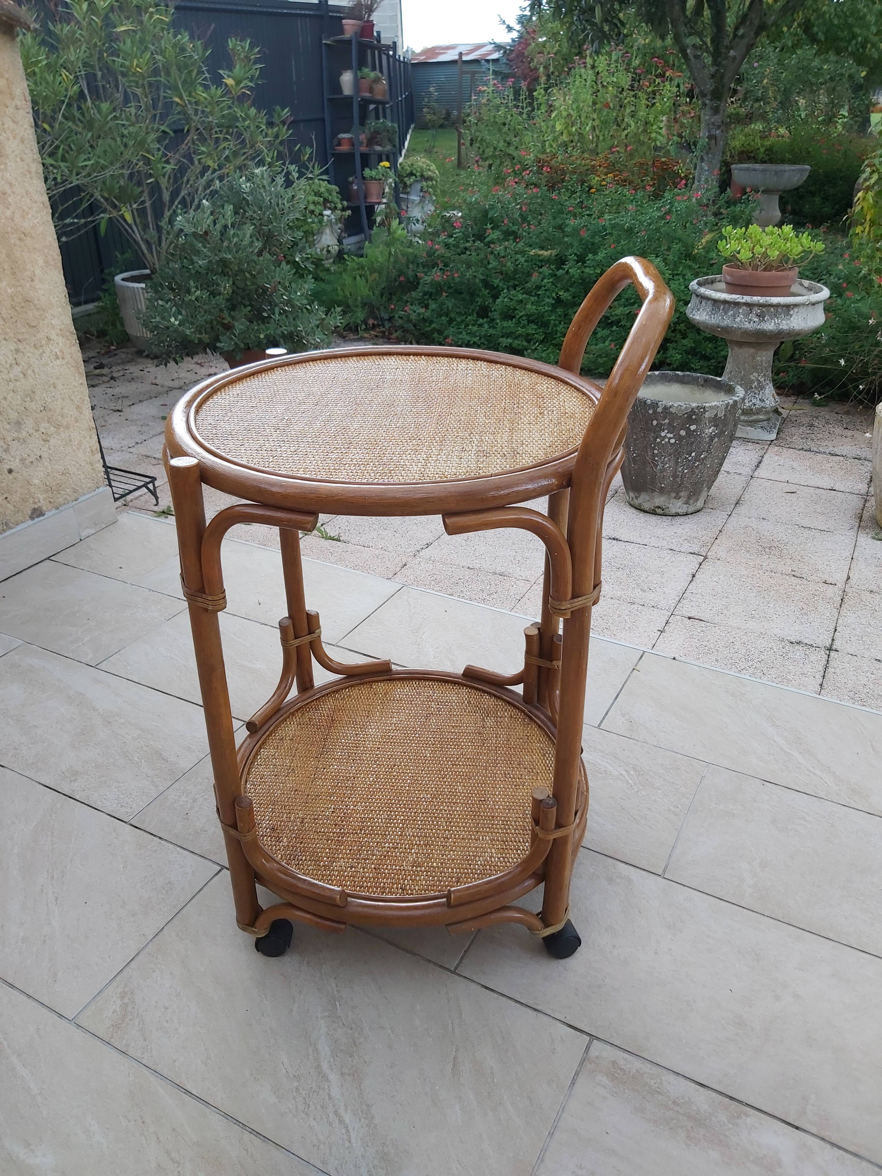 Rolling rattan service