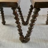 Paire de tabourets en bois massifs, pieds sculptés