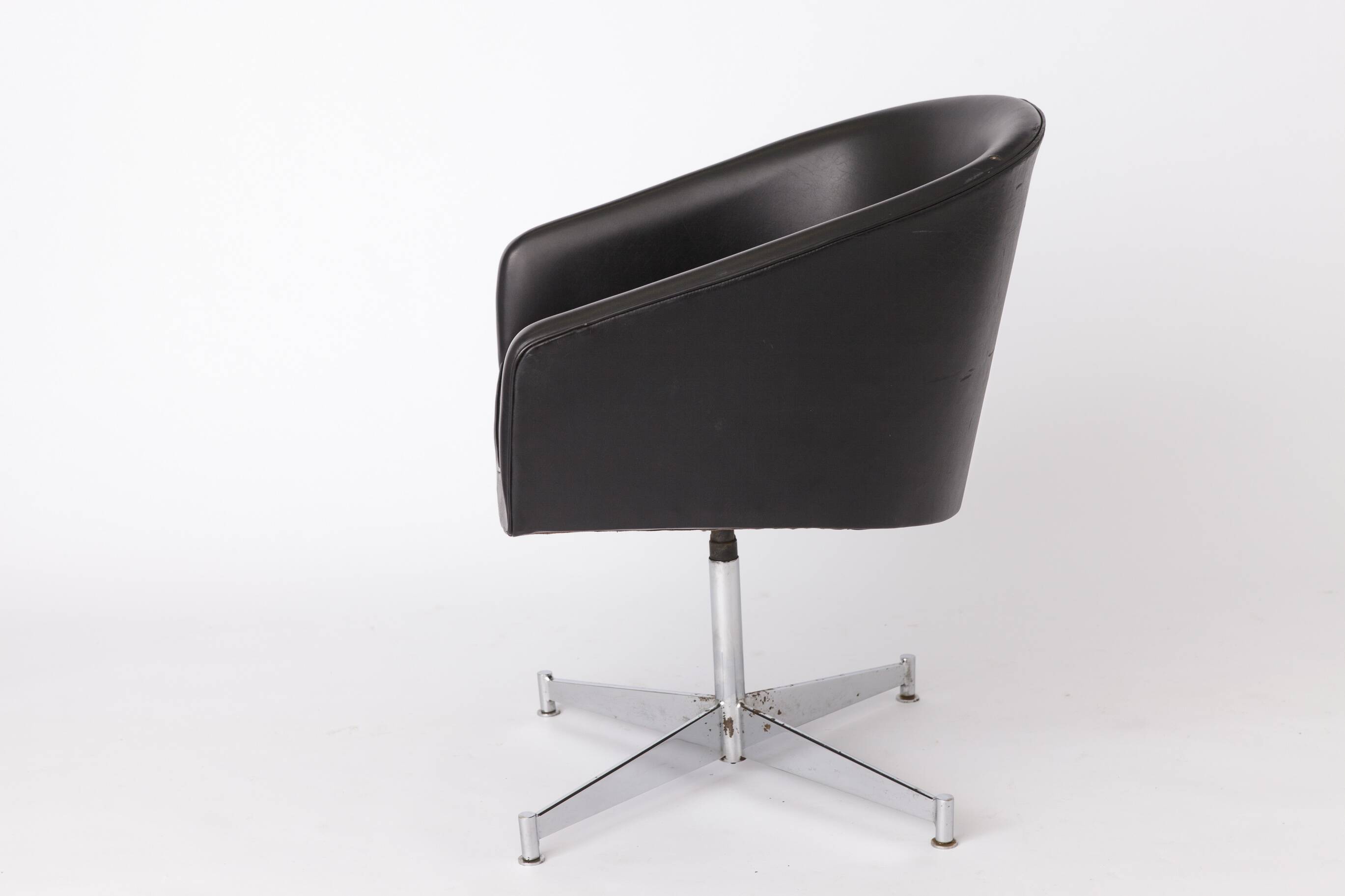 Stylish Swivel Chair by Thonet 1980s Austria