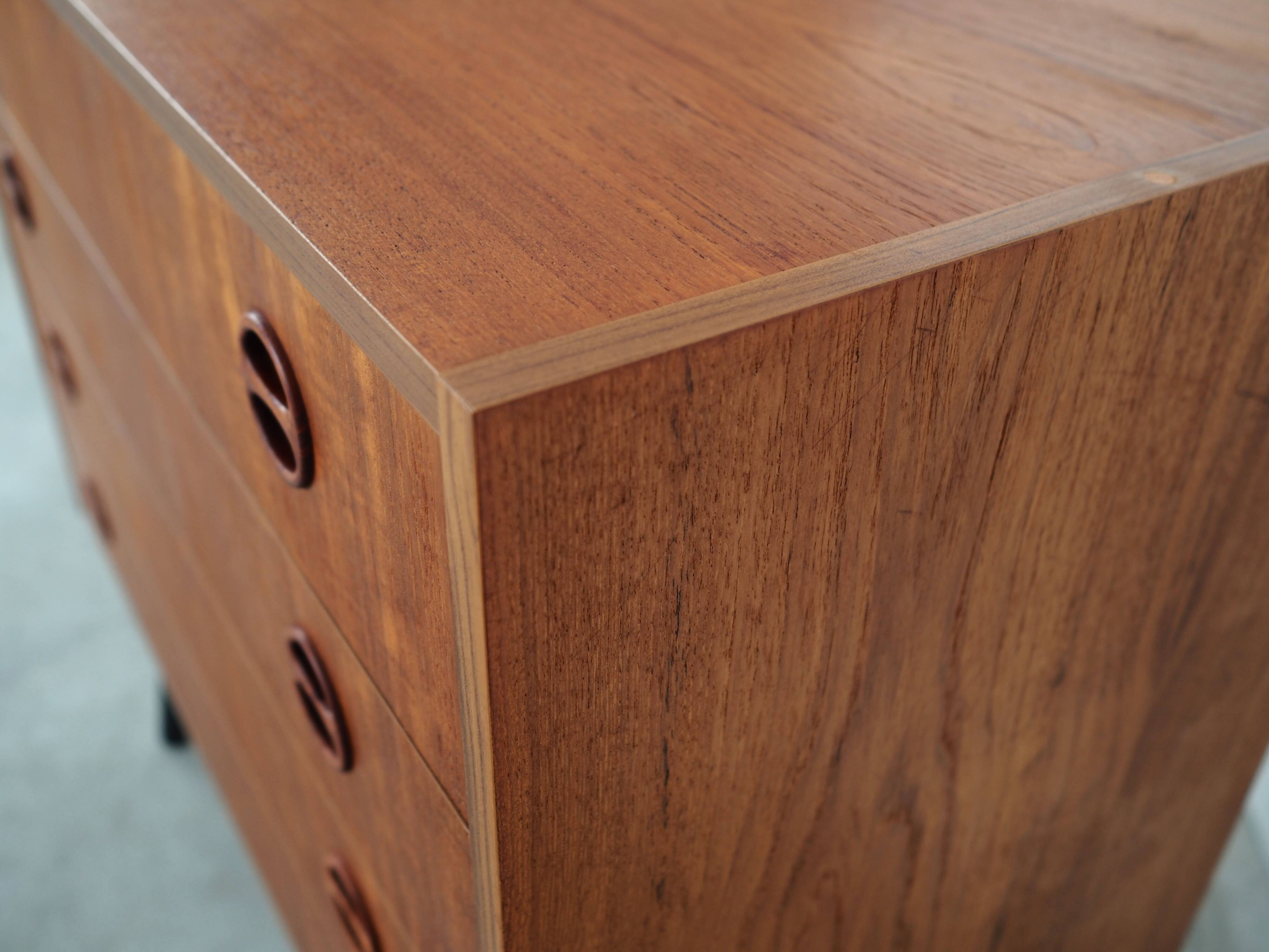 Commode en teck, design danois, années 1970, production : Danemark