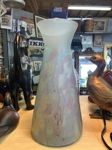 24cm vase, frosted pastel glass paste, 1950s.