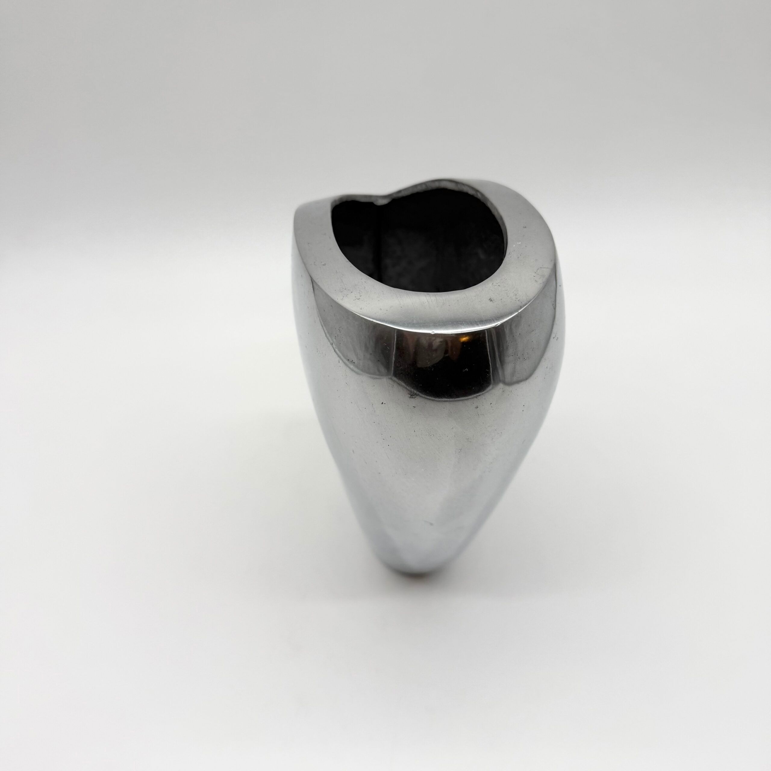 Sculptural vase in polished aluminium – 1980s