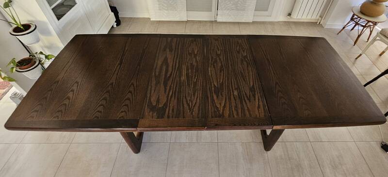 Vintage extendable dining table – sled base – modernist design