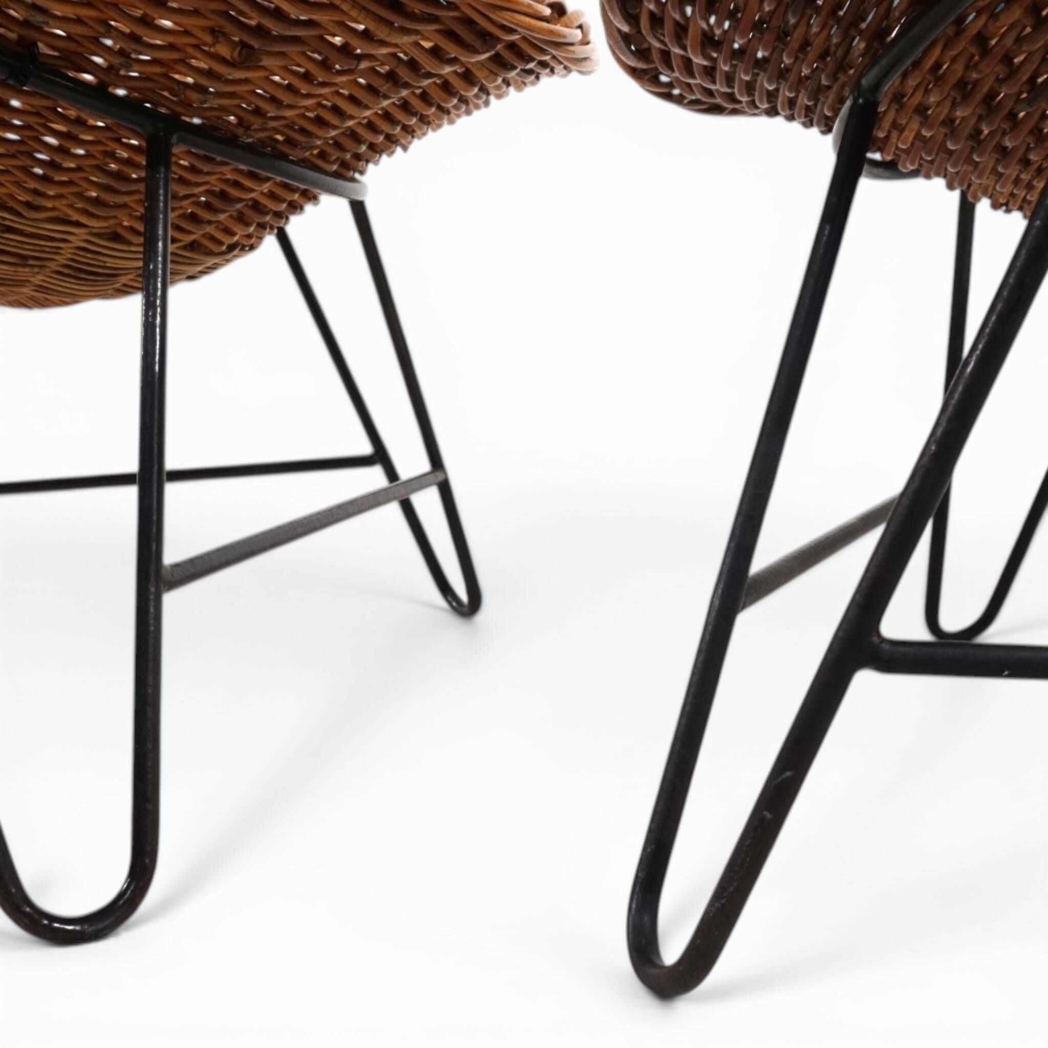 Pod Chairs – Pair of Rattan/Wicker Lounge Chairs on Metal Frame, 1970