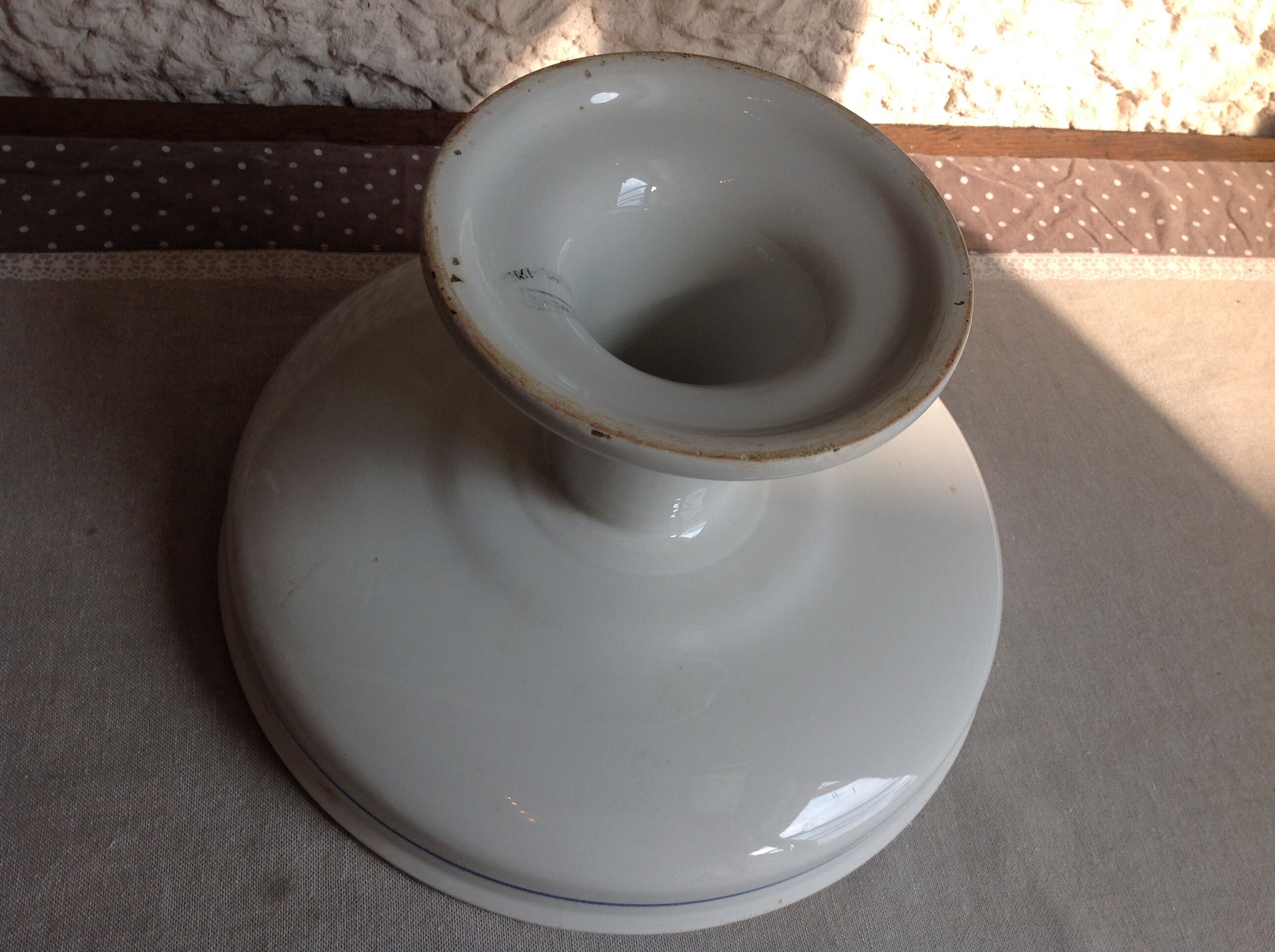 Cup on foot in white ceramic and blue flowers / vintage 50-60 years