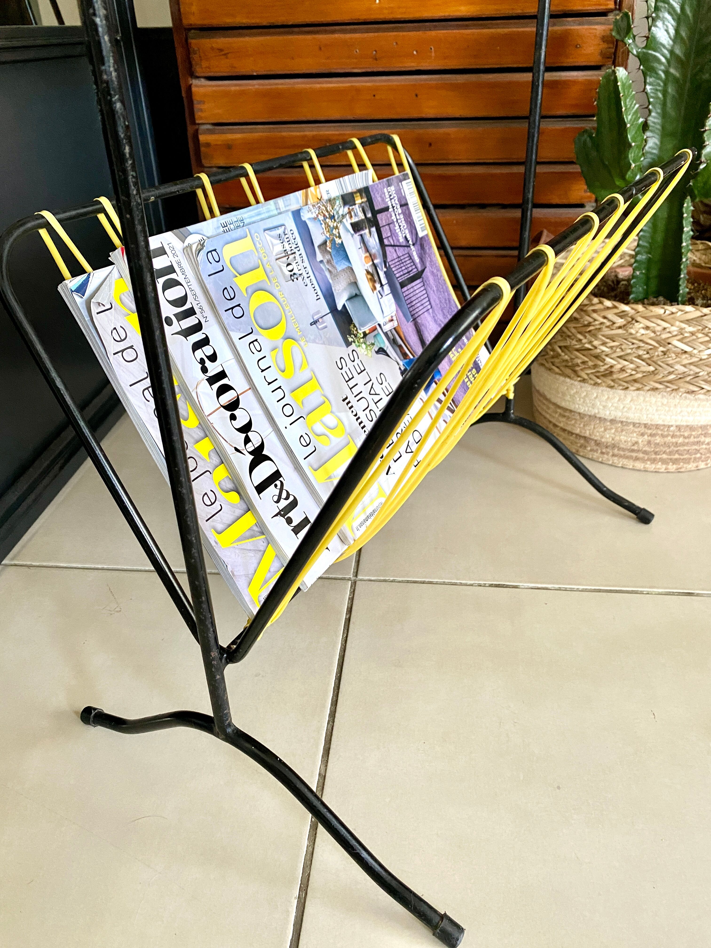 Vintage scoubidou tablet magazine holder