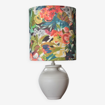 Table lamp with flower lampshade