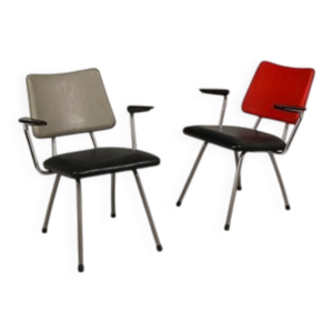 Chaises à cadre tubulaire,