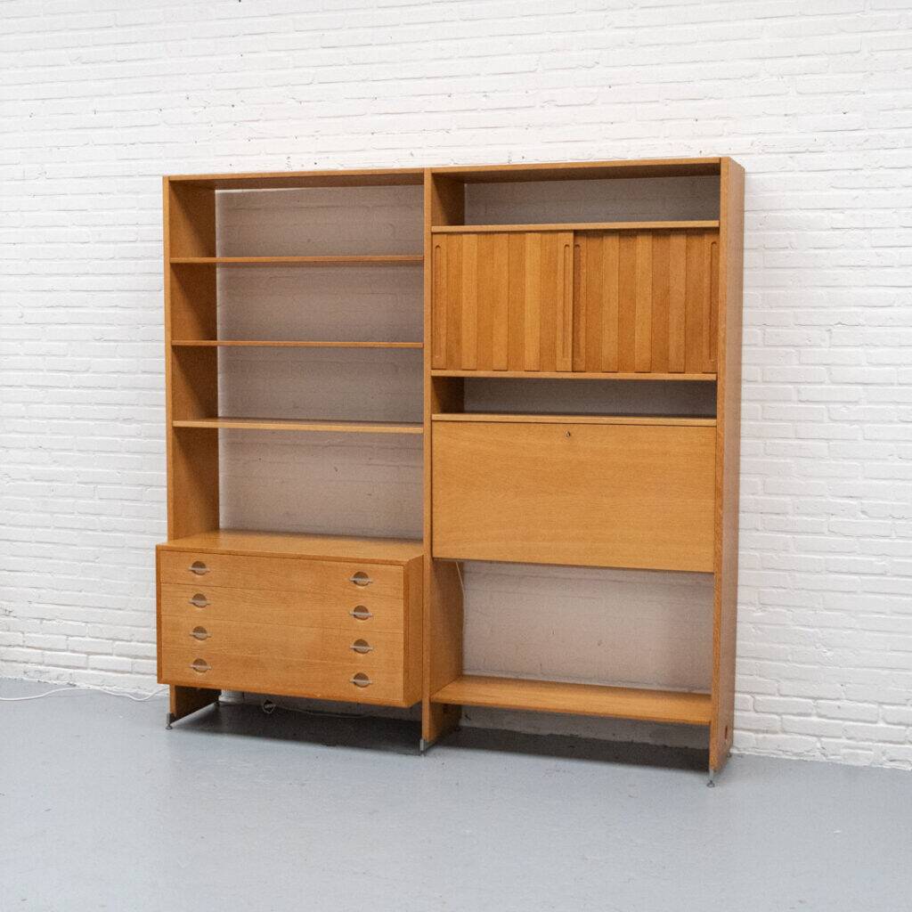 Etagère murale RY 100 par Hans Wegner pour Ry Møbler 1960
