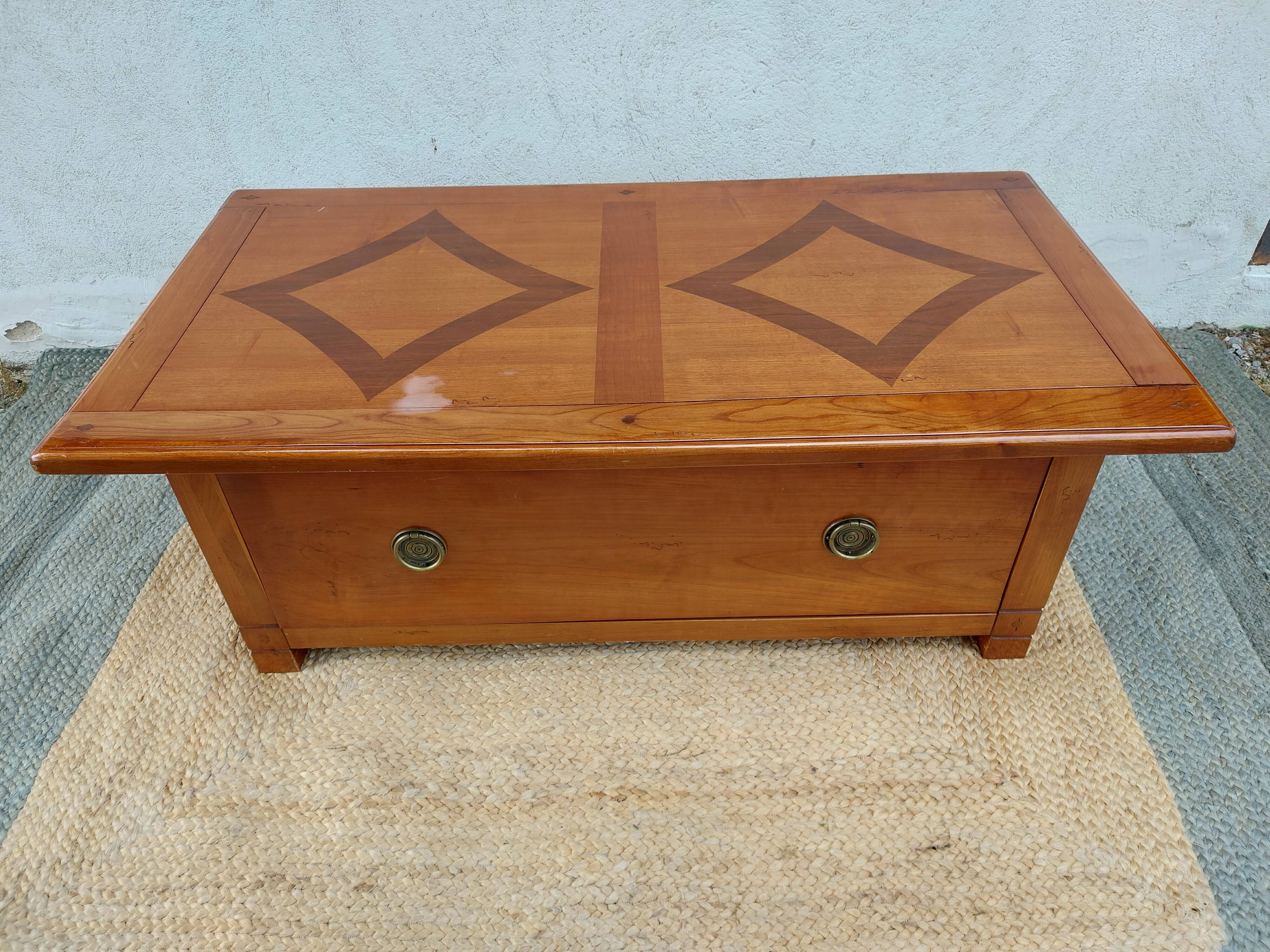 Solid wood coffee table, large drawer