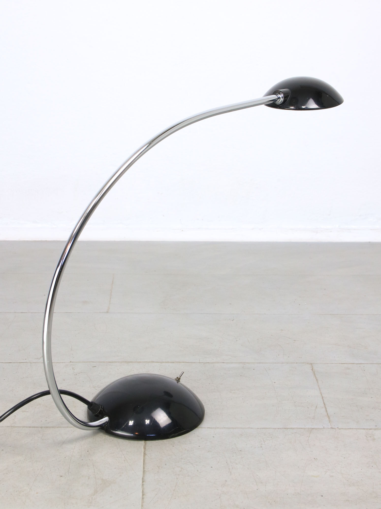 Vintage black & chrome arc table lamp from meblo, 80s