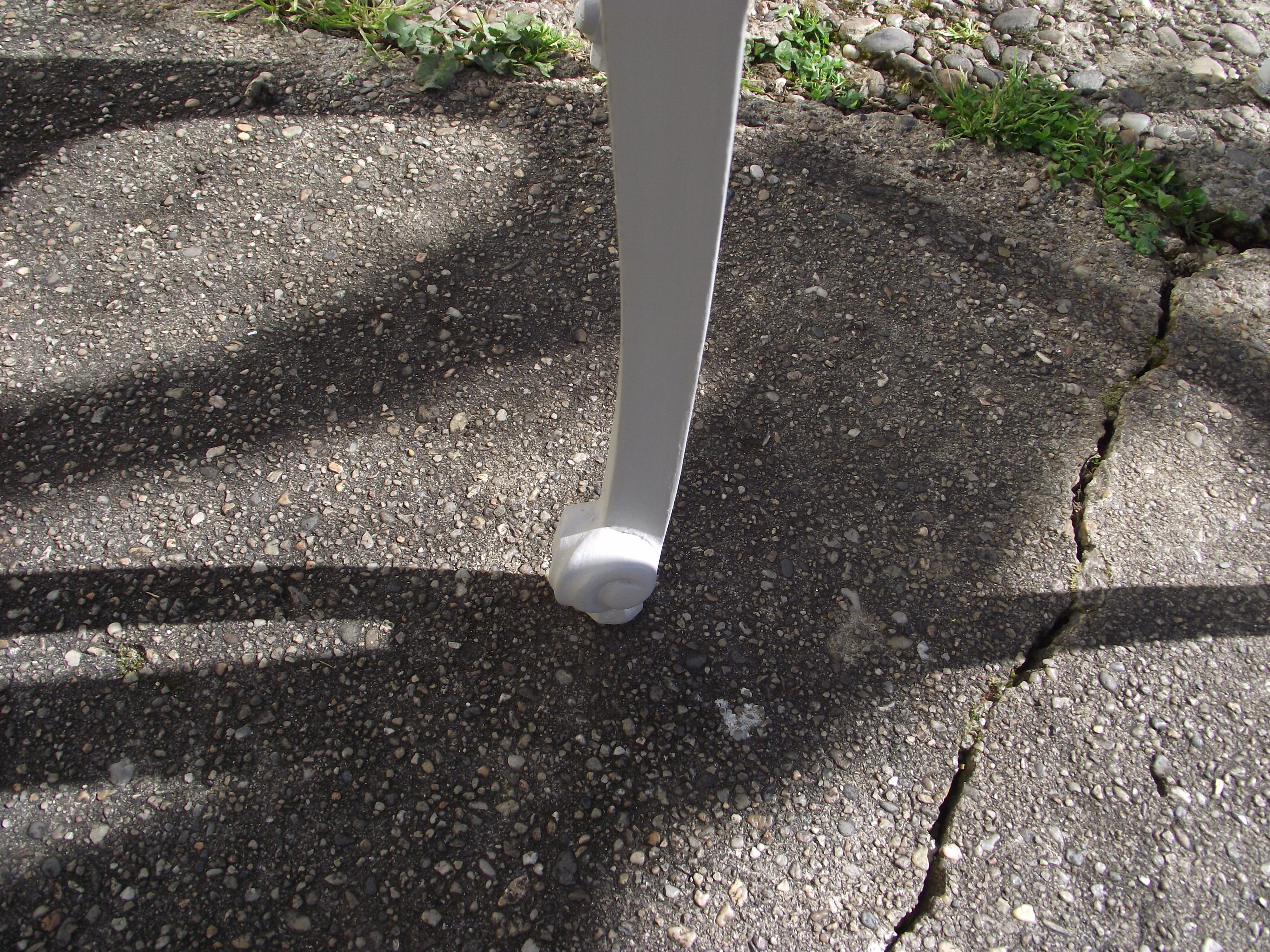 Pair of bedside tables in the style of Louis XV painted.