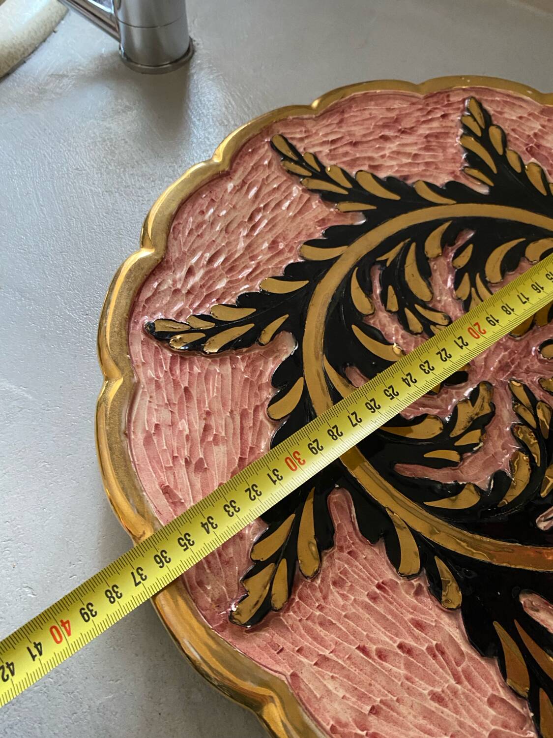 Large dish decorated with hand-signed rose gold