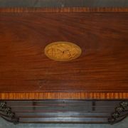 Commode Sheraton avec poignées tête de lion, 1859