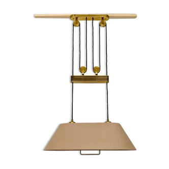 Suspension en laiton réglable en hauteur avec contrepoids par Florian Schulz