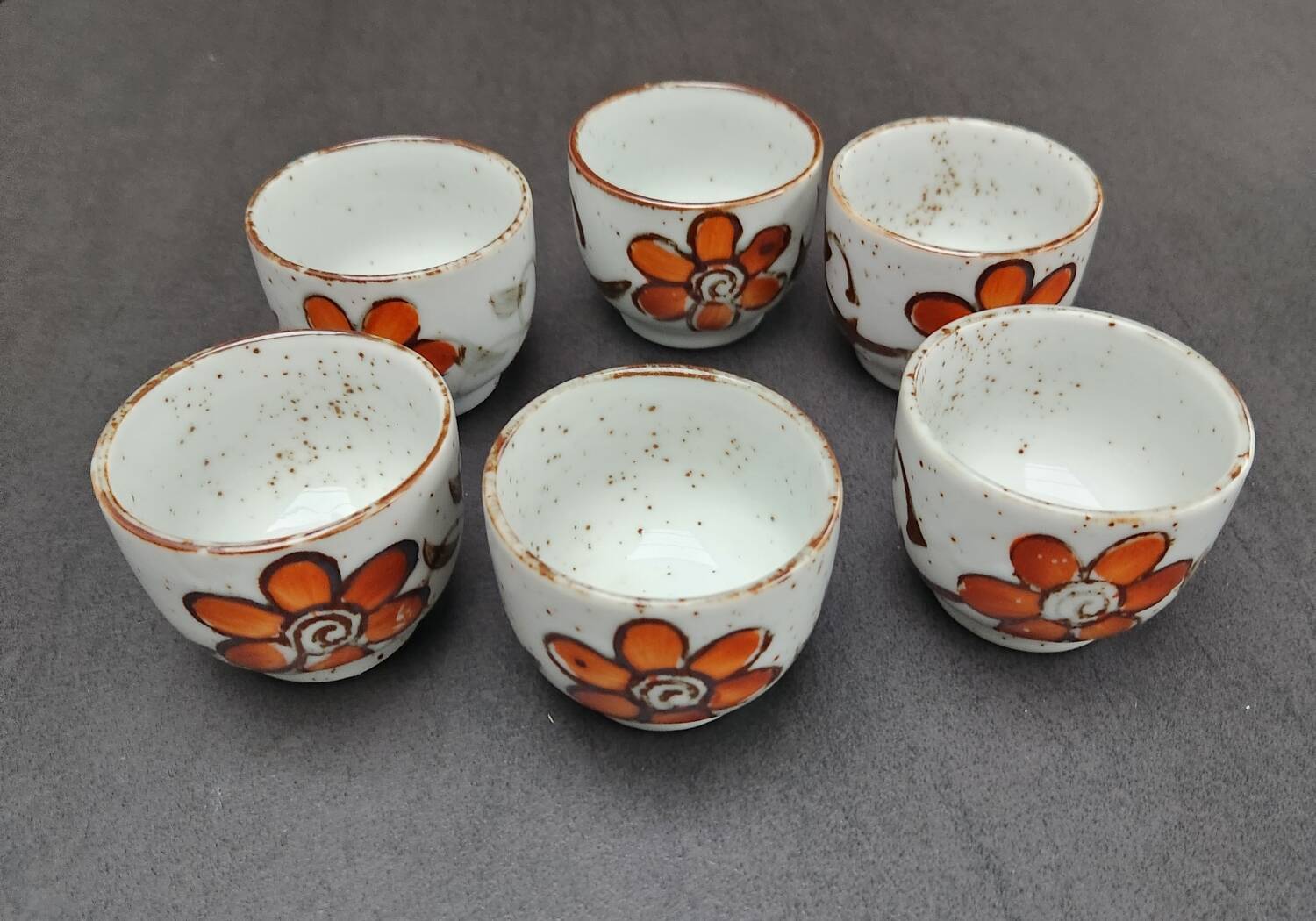 6 vintage ceramic mugs
