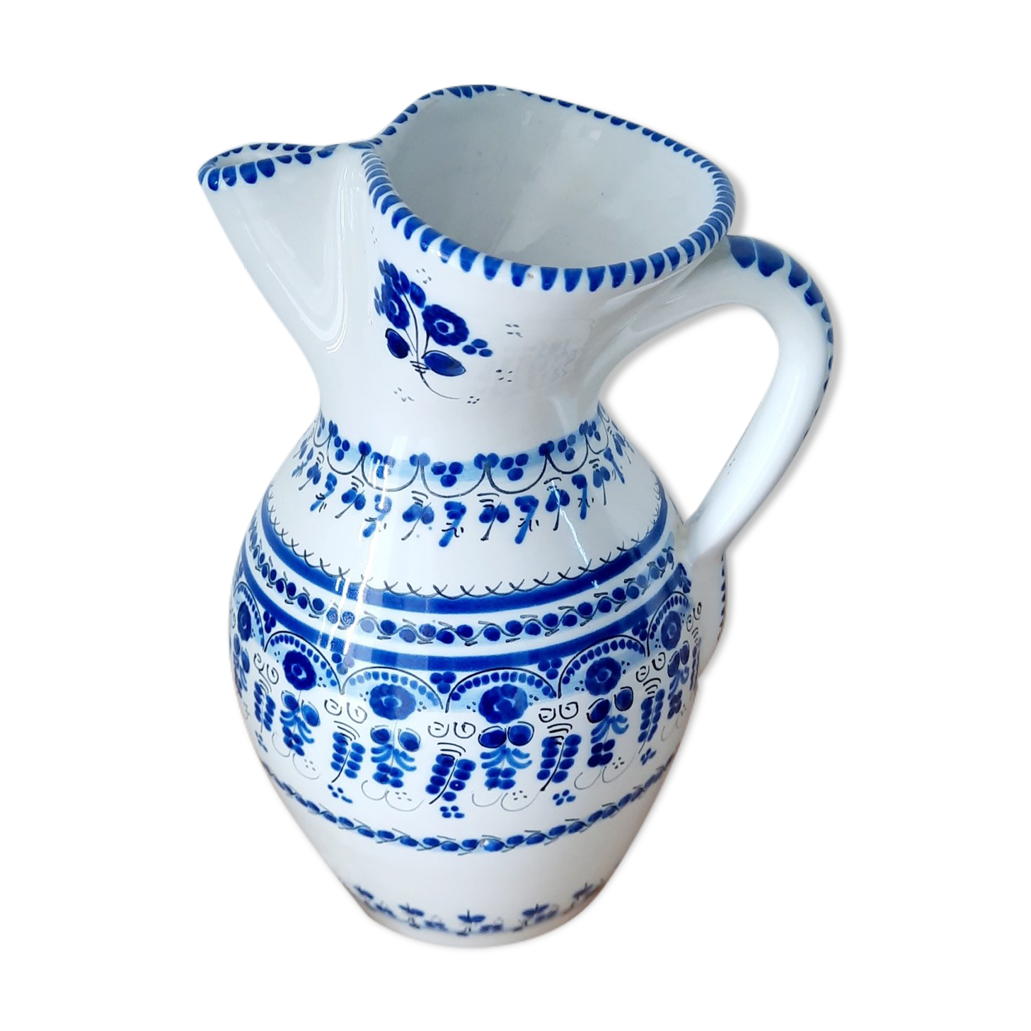 Ceramic pitcher cruz