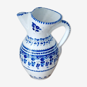 Ceramic pitcher cruz