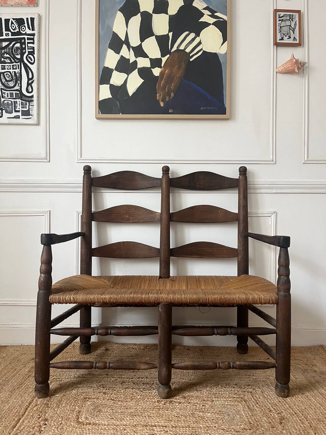 Wood and straw banquette