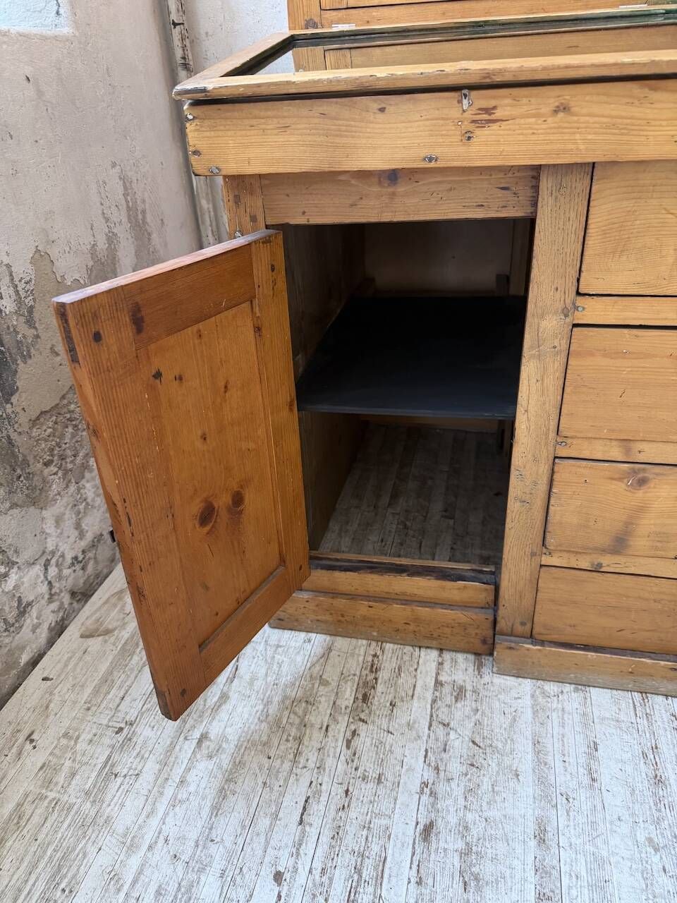 Library grocery Napoleon 19th century