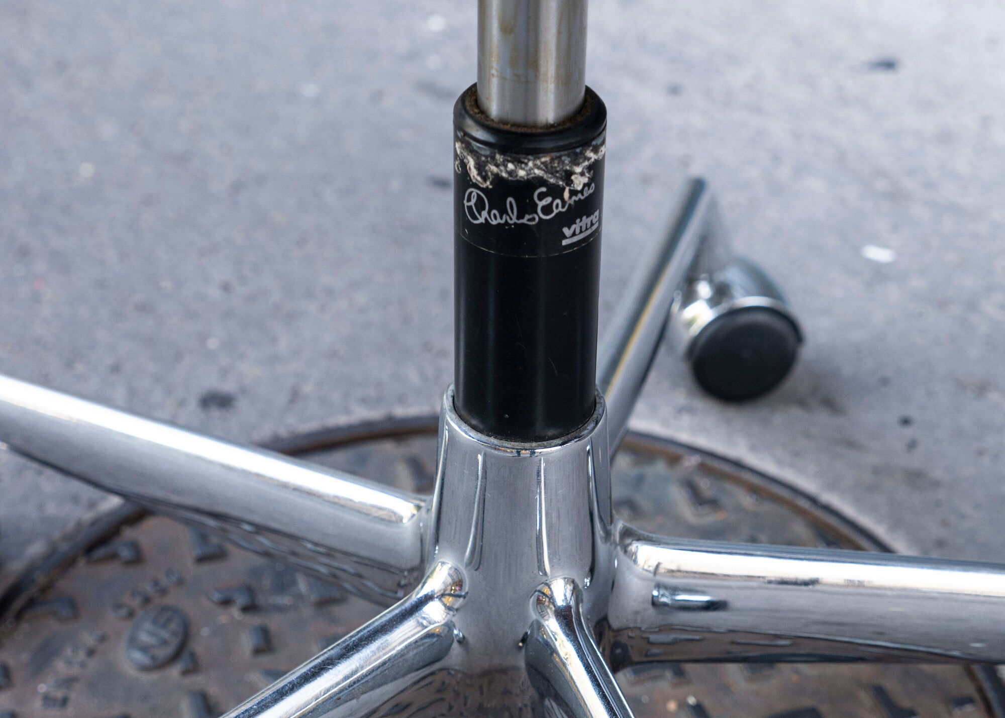 Soft Pad EA 217 chair by Charles & Ray Eames, Vitra