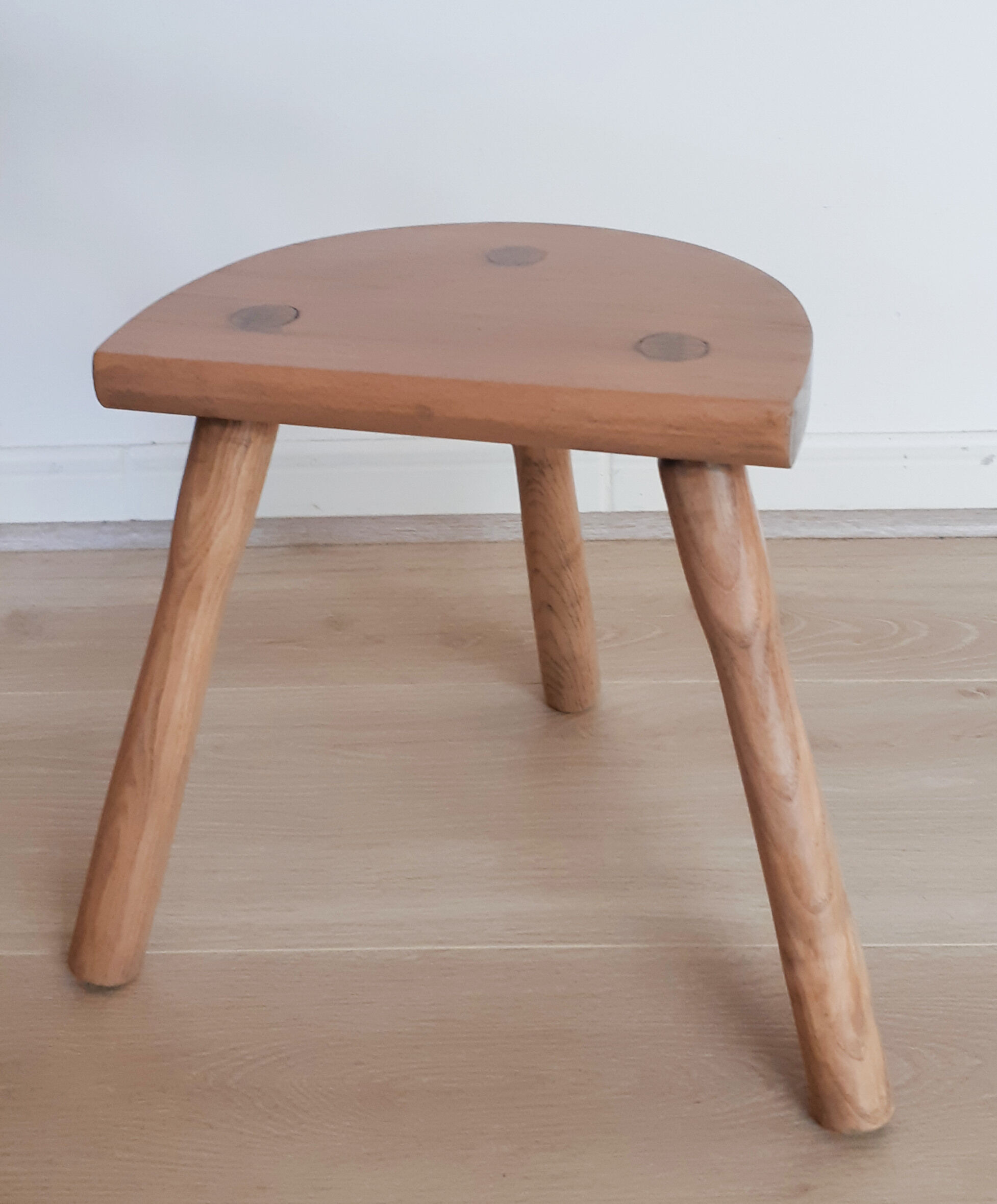 Tripod milking stool