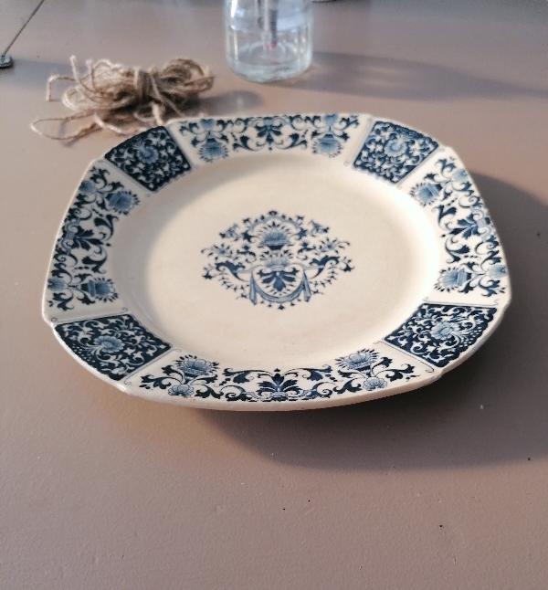 Assiette carré gien modèle ibis bleu, faïence terre de fer ancienne