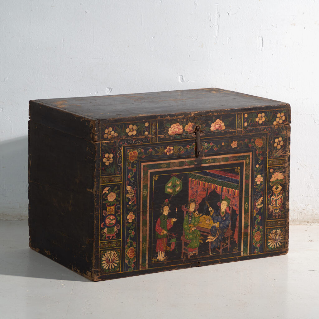 Antique chest painted in pine wood – China, around 1900